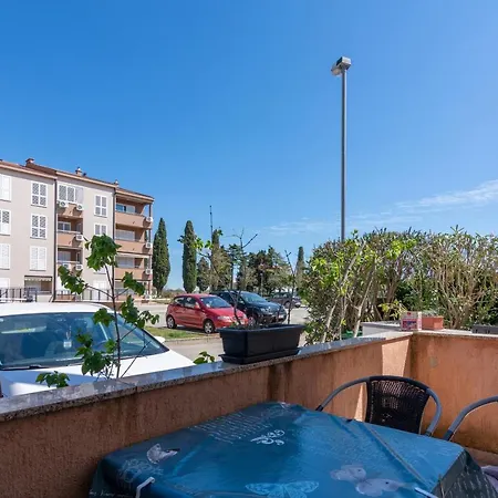 Apartment With A Parking Space - 18639 Fazana